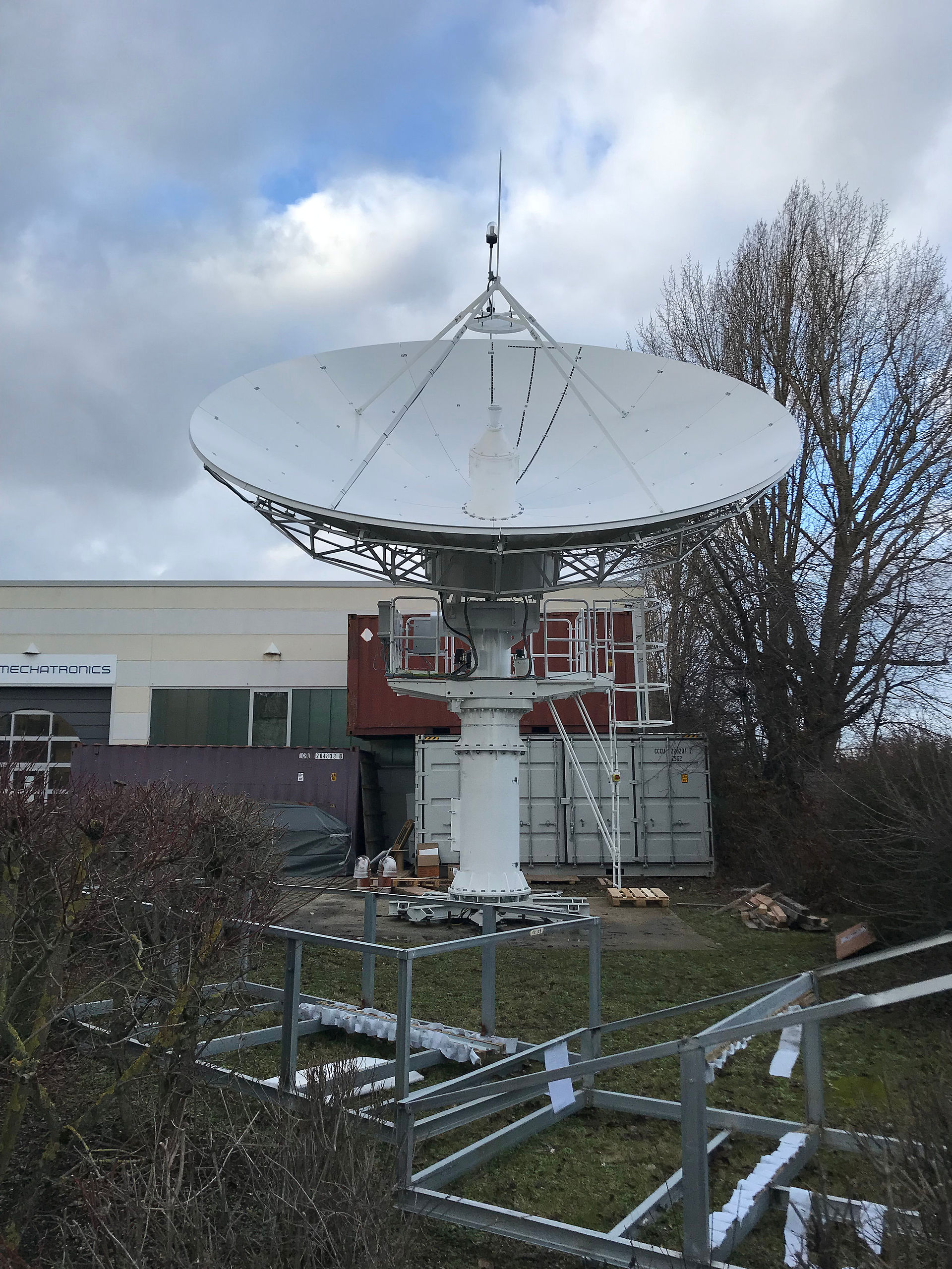MT Mechatronics baut erste Testantenne für Telekommunikationssatellitenmission Heinrich Hertz