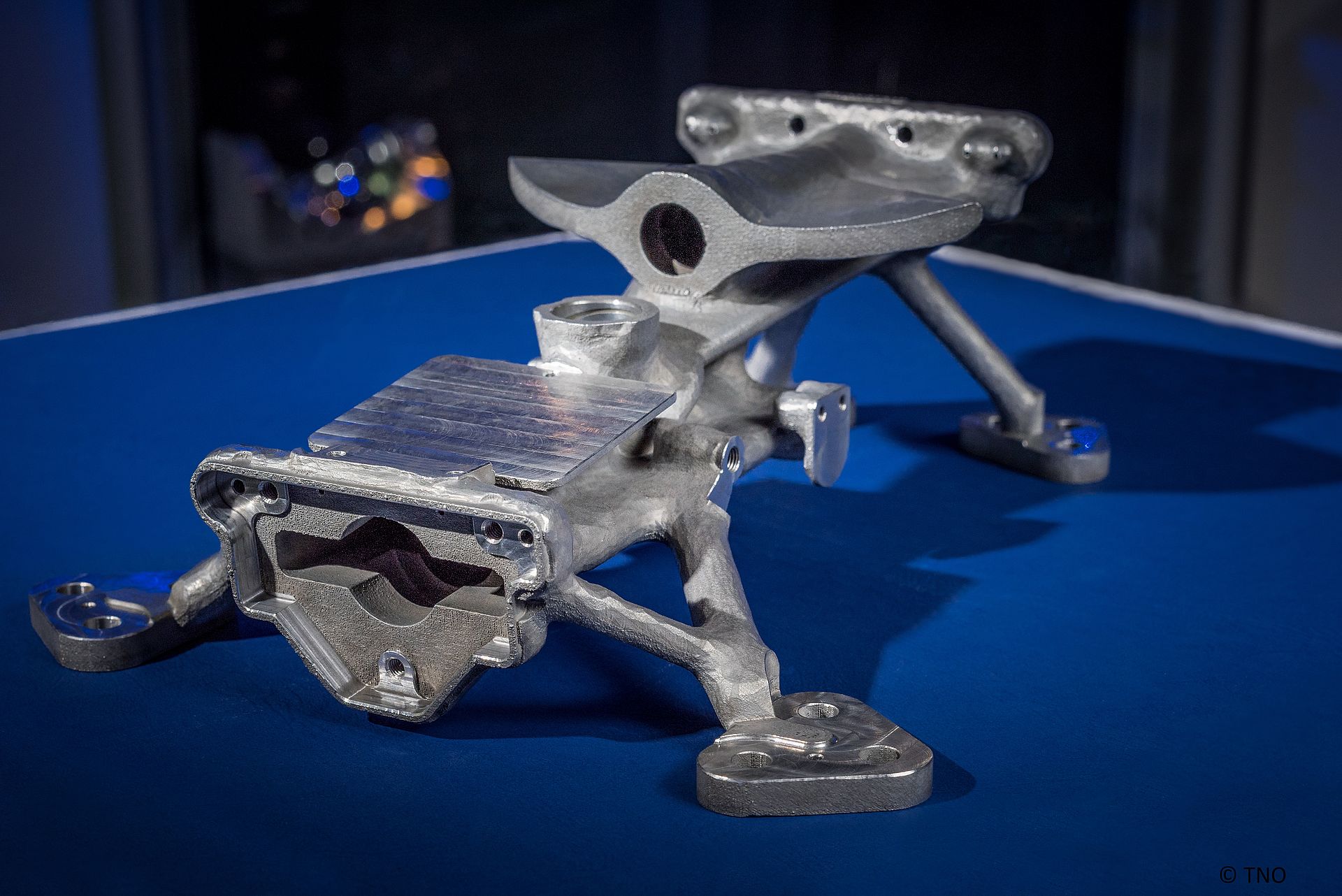 Prototype of a 3D-printed telescope housing made of aluminium © TNO