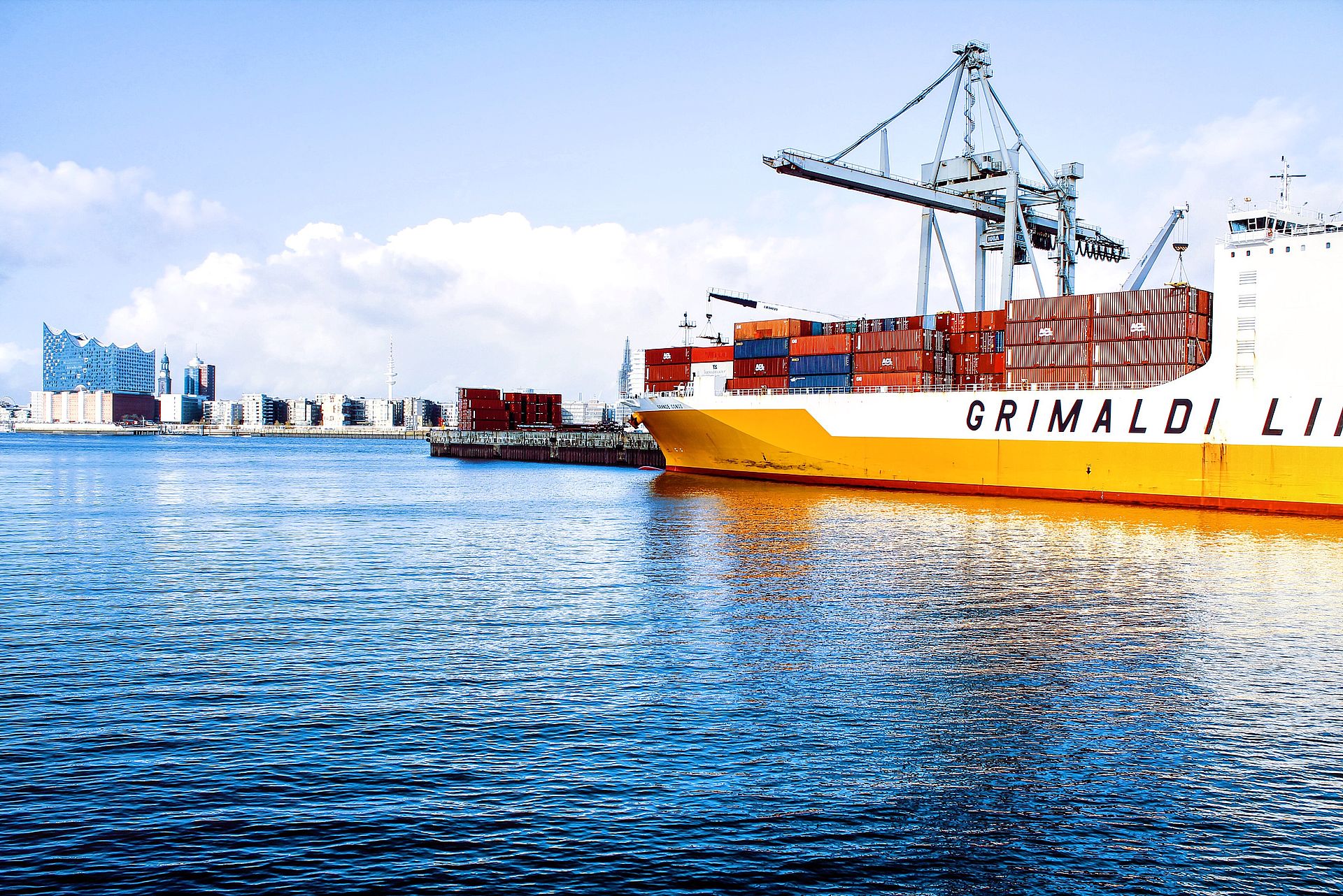 Ship ahoy! How LuxSpace uses AIS messages to monitor worldwide shipping traffic