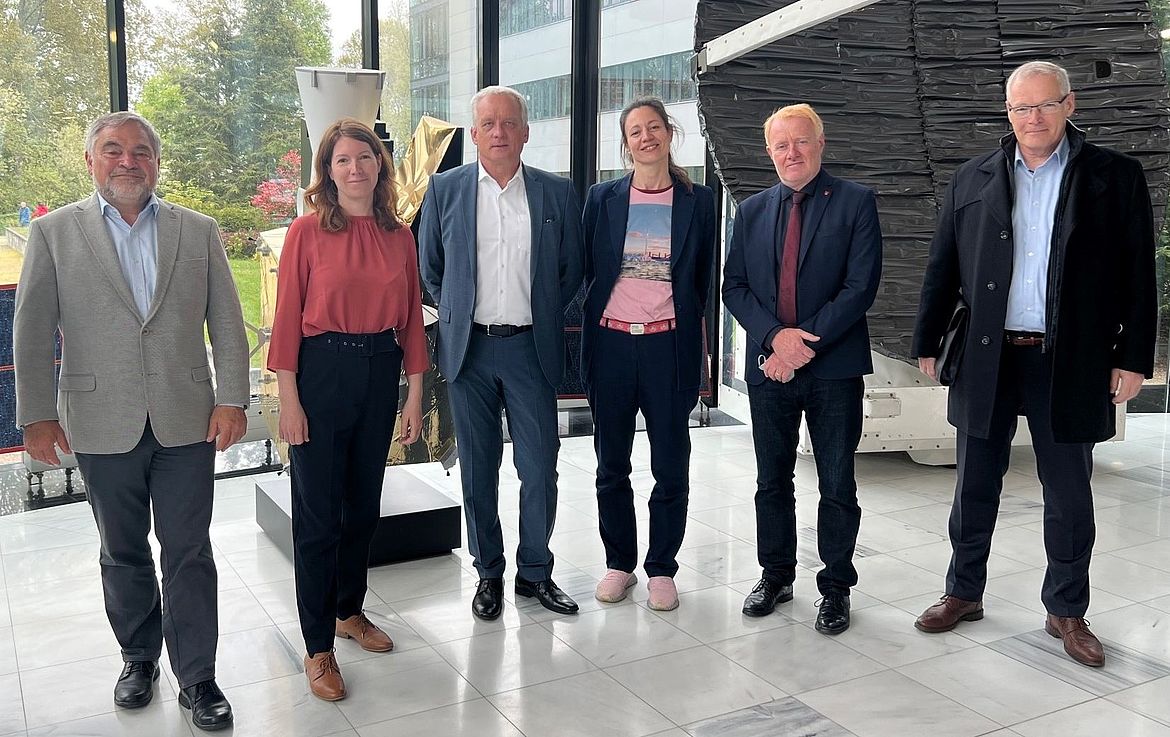 Dr. Walter Baumann & Dr. Andrea Christmann-jörß Federal Government Coordinator of German Aerospace Policy Dr Anna